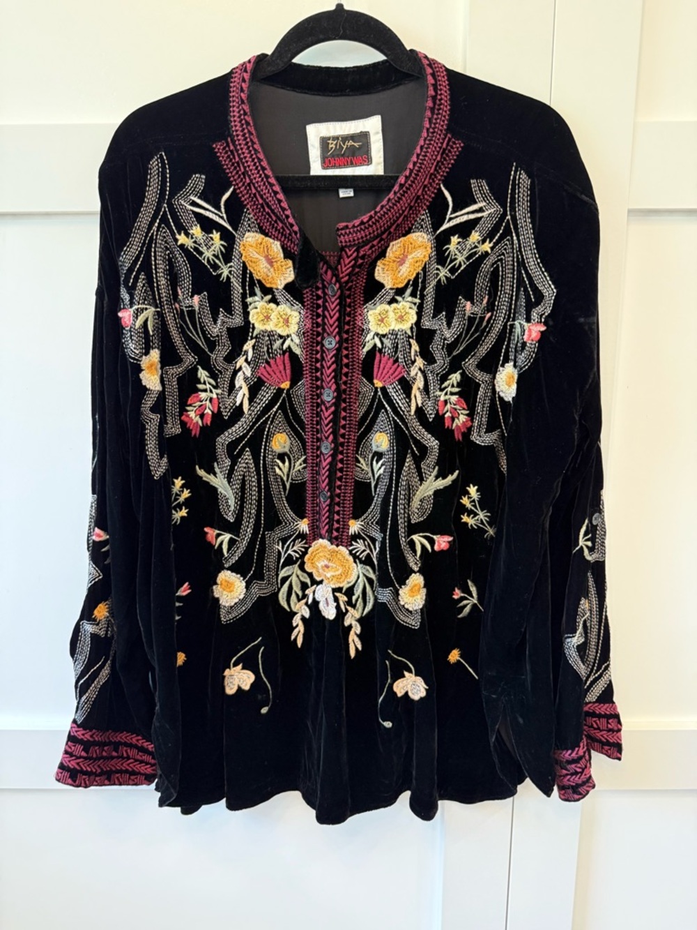 BIYA Johnny Was Jessabella Black Velvet Floral Embroidered Tunic